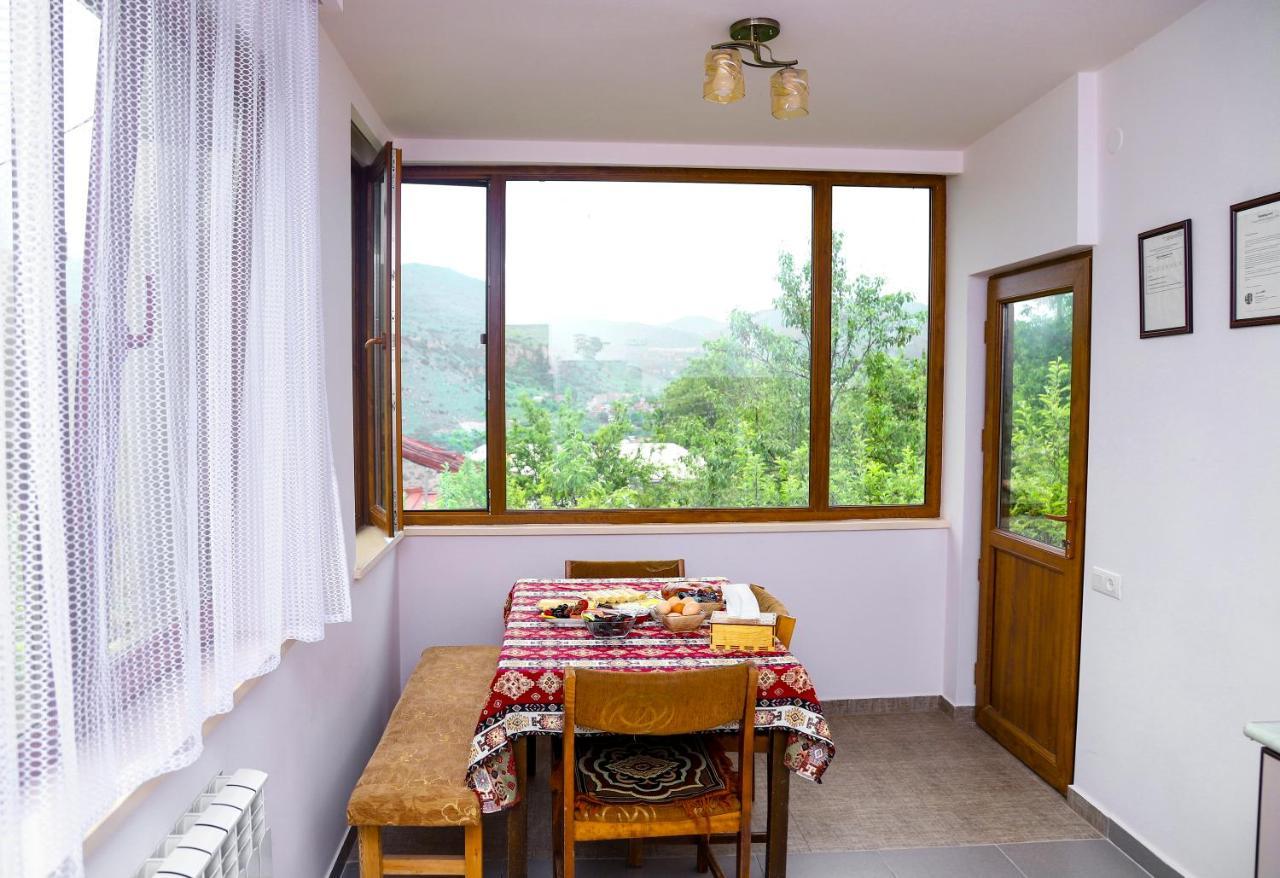Hayi Tun Guest House Goris Exterior photo