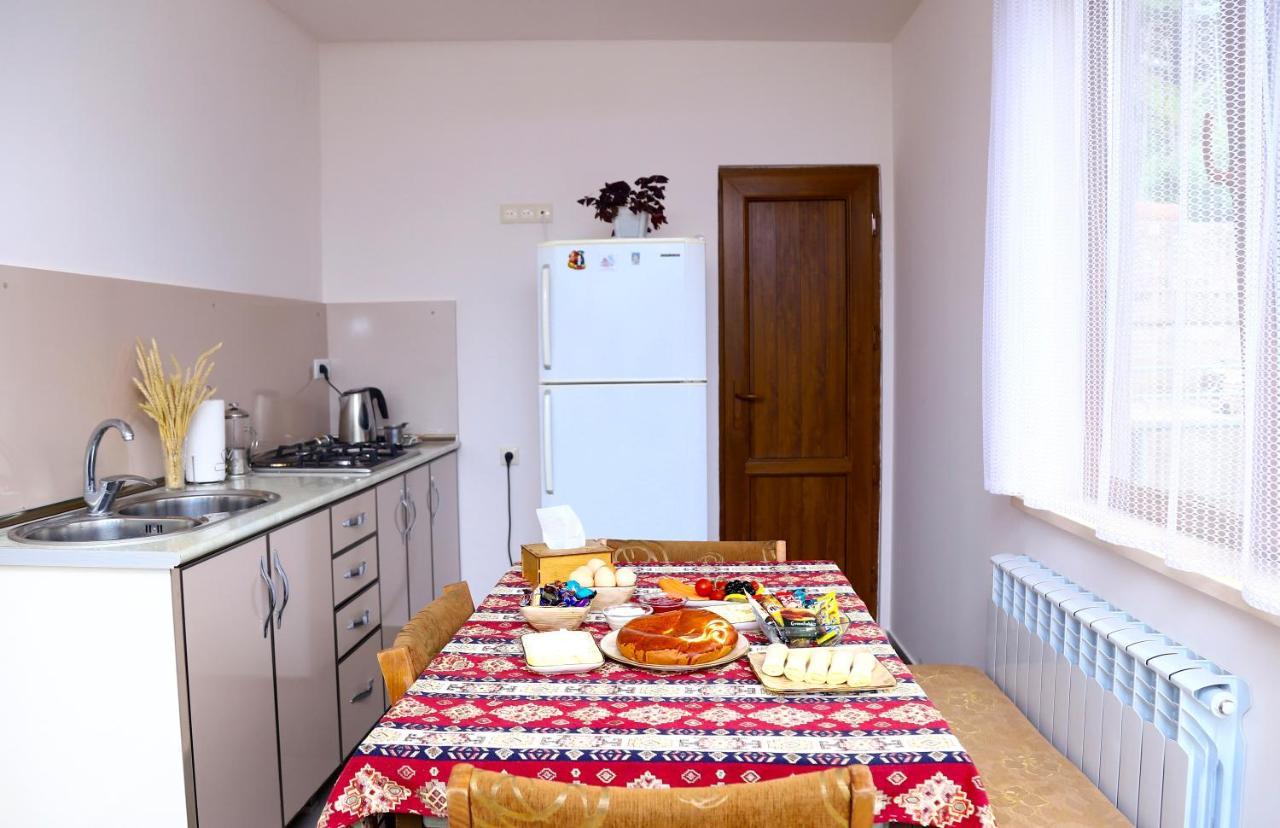 Hayi Tun Guest House Goris Exterior photo