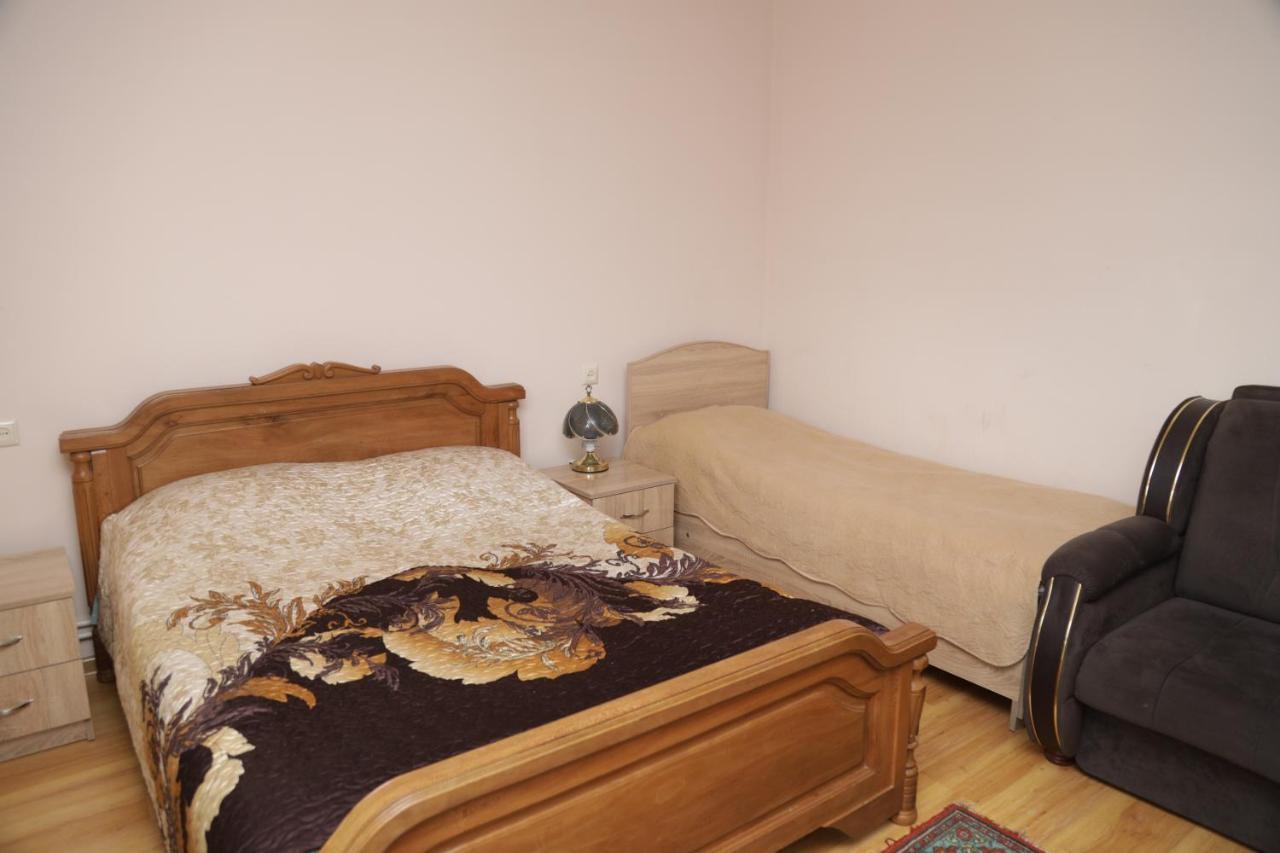 Hayi Tun Guest House Goris Exterior photo