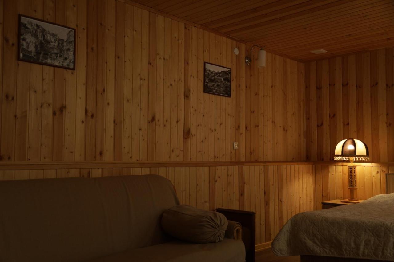 Hayi Tun Guest House Goris Exterior photo