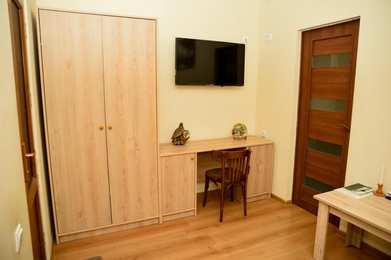 Hayi Tun Guest House Goris Exterior photo