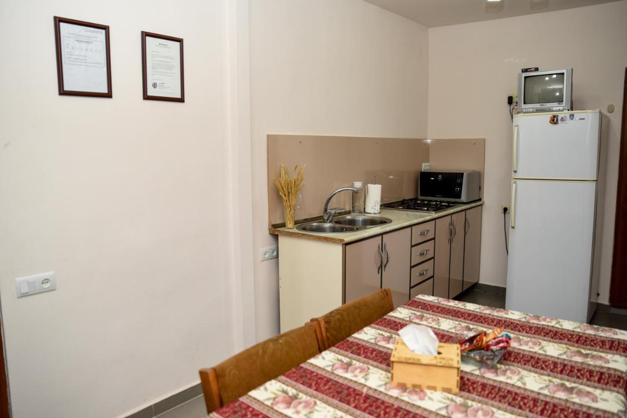 Hayi Tun Guest House Goris Exterior photo