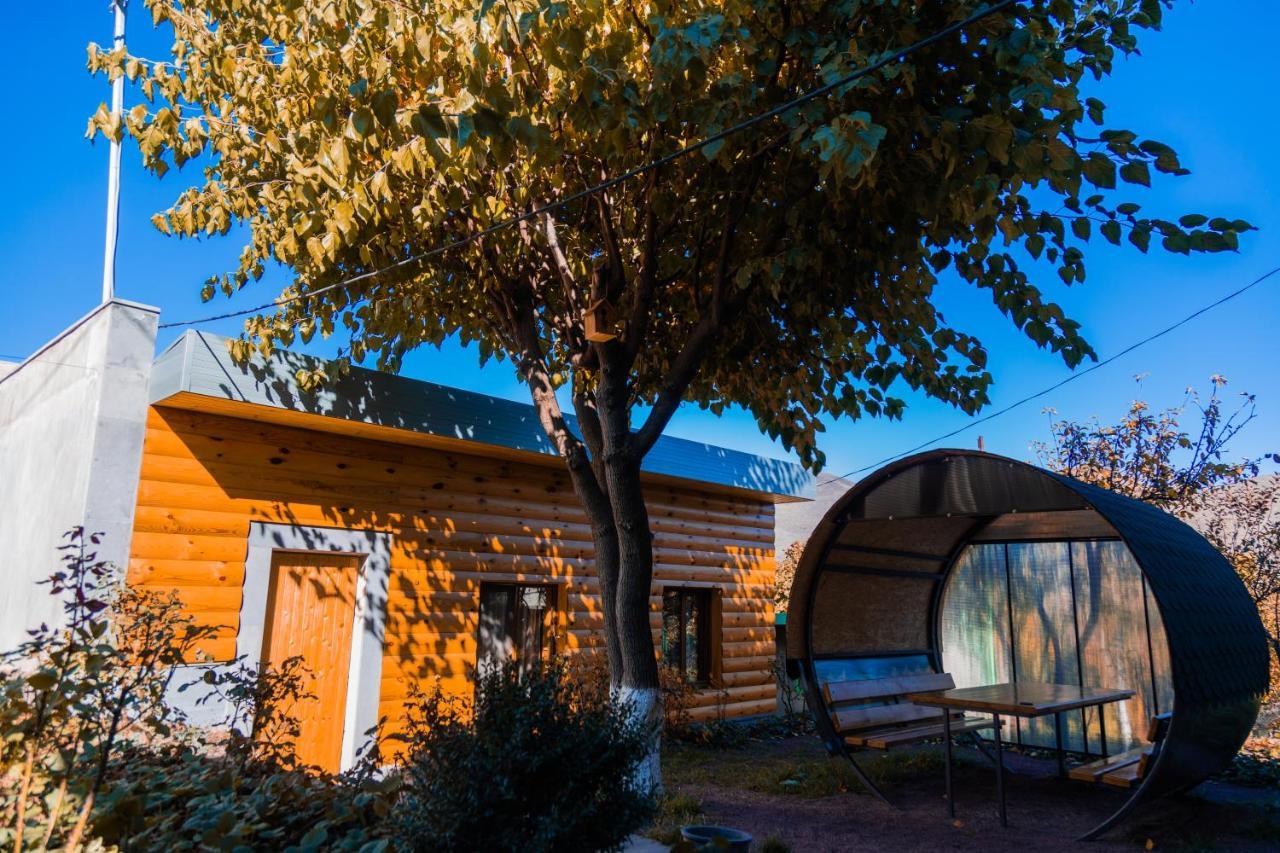 Hayi Tun Guest House Goris Exterior photo