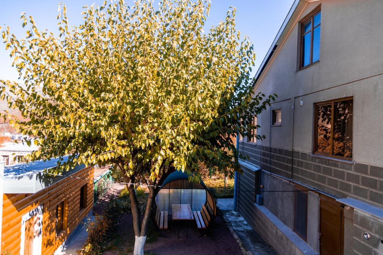 Hayi Tun Guest House Goris Exterior photo