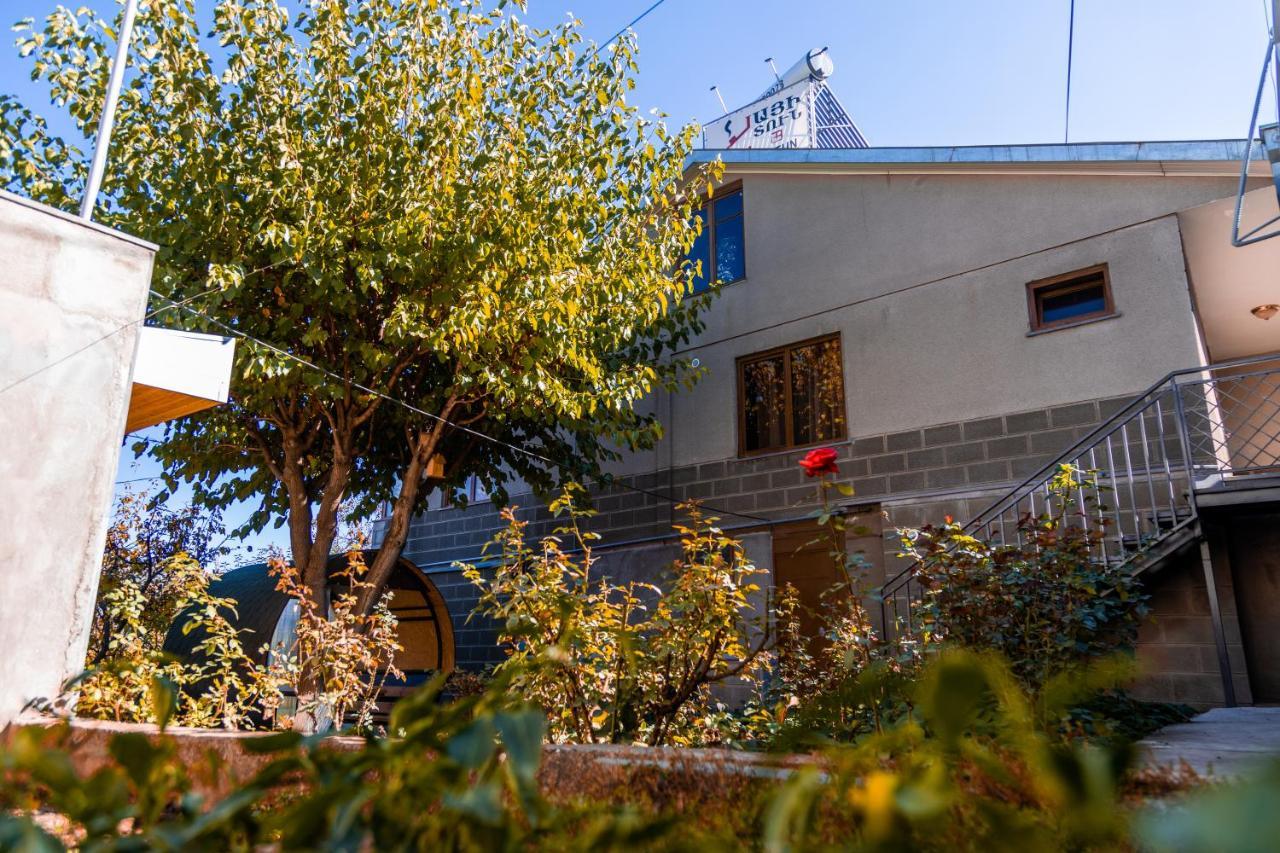 Hayi Tun Guest House Goris Exterior photo