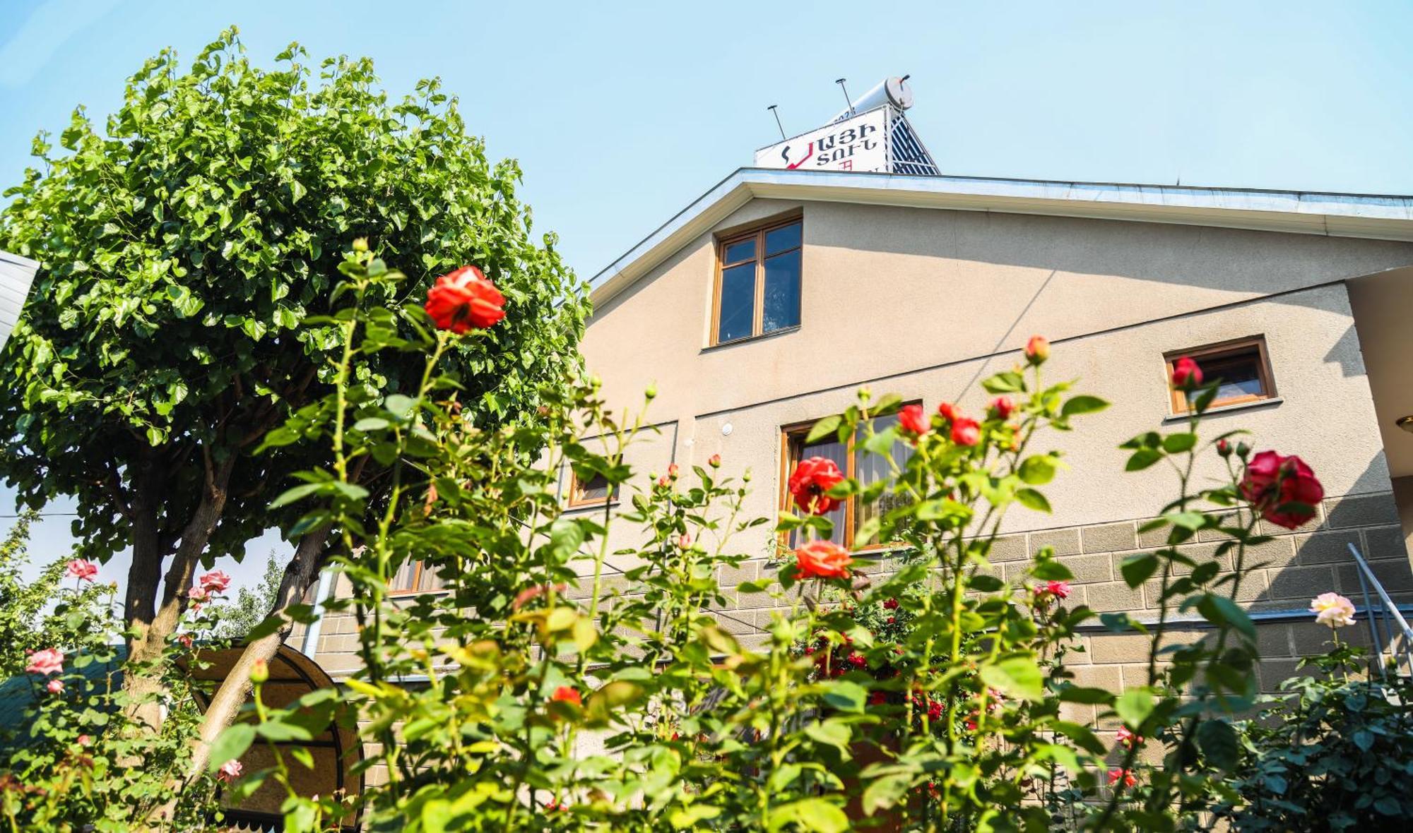 Hayi Tun Guest House Goris Exterior photo